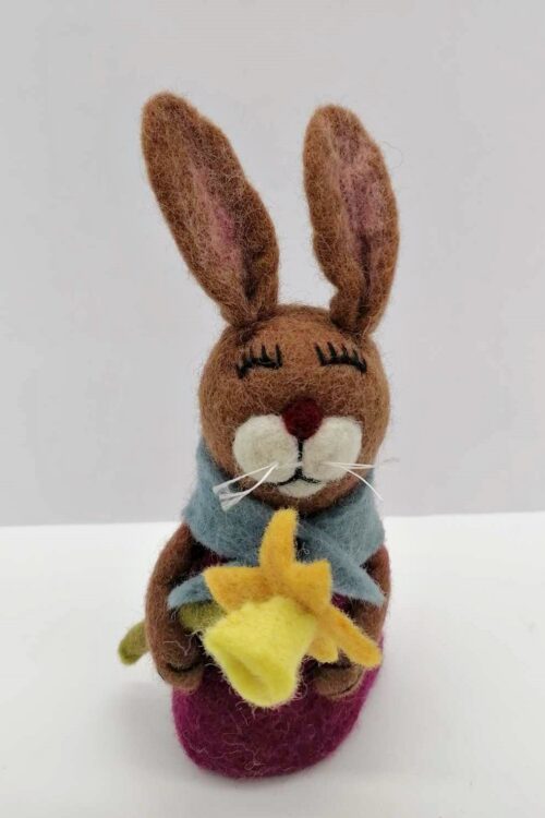 Filz Osterhäsin mit Blume